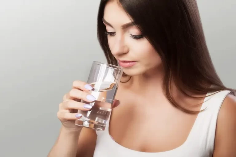 Dehydration causes Pimples : पानी की कमी से होते हैं पिंपल, सर्दियों में हो जाता है डिहाइडरेशन