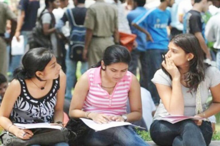 Job Update: 10वीं 12वीं और ग्रेजुएशन पास इन नौकरियों के लिए करें झटपट अप्लाई, कई हज़ार पद खाली