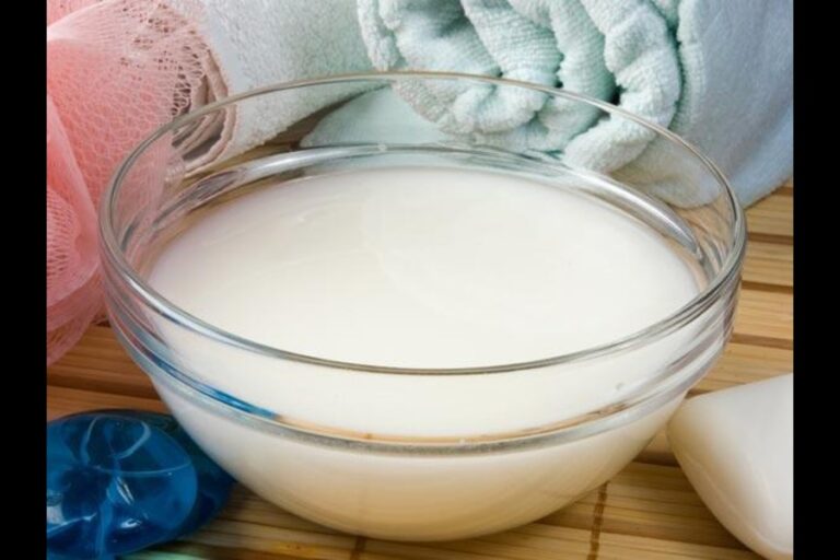 Beauty Tips With Raw Milk: कच्चे दूध को रोज रात को लगाकर सोएं, 7 दिन में दमकेगा चेहरा