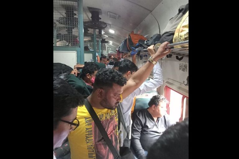 बिहार के शख्स को कंफर्म टिकट होने के बावजूद ओडिशा ट्रेन में खड़े रहने के लिए किया गया मजबूर, ‘दो घंटे तक गेट पर खड़ा रहा यात्री’