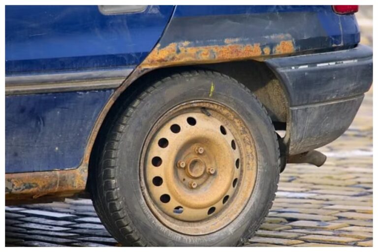 Car Care Tips: अपनी कार की खूबसरती अब आपके हाथ, इन तरीकों से गाड़ी को जंग लगने से बचाएं