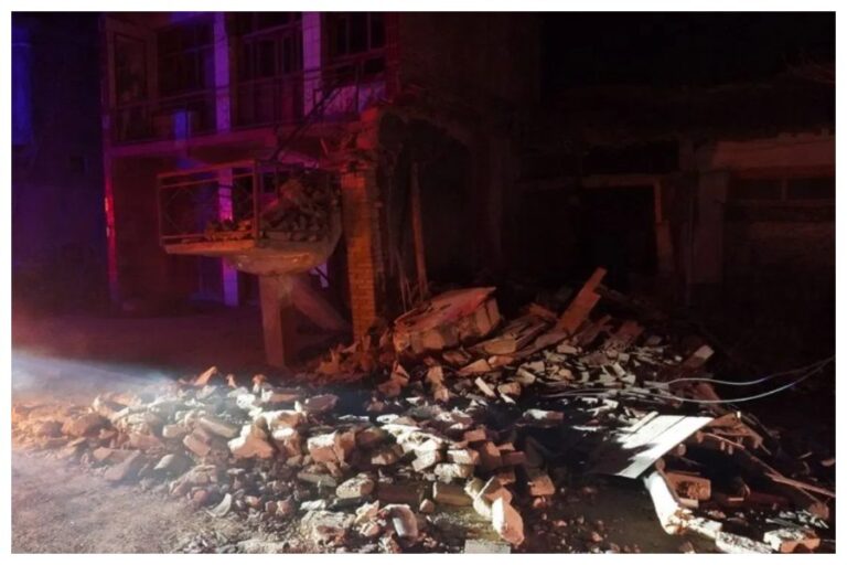 China Earthquake: 6.2 तीव्रता के भूकंप के तेज झटके से चीन में तबाही, 111 से अधिक लोगों की मौत, हजारों घर हुए तबाह