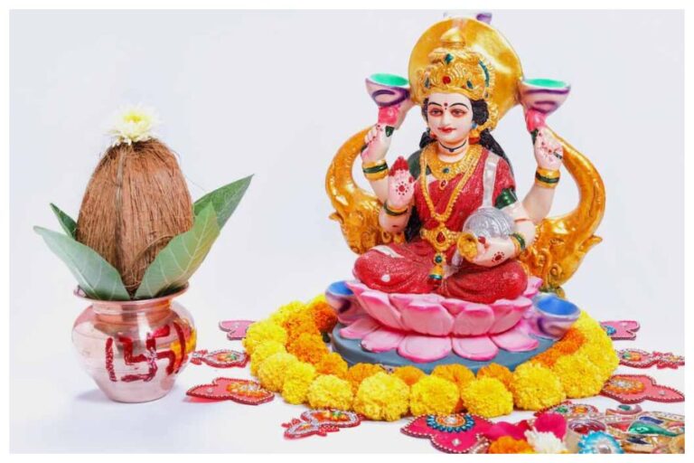 Maa Laxmi Ji Upay: मां लक्ष्मी को प्रसन्न कर धन और समृद्धि से घर भर देंगे ये उपाय