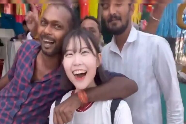 महिला कोरियाई व्लॉगर को घेरकर युवक ने की गंदी हरकत, लाइव वीडियो में कैद हुई शर्मनाक करतूत, पुलिस ने किया गिरफ्तार