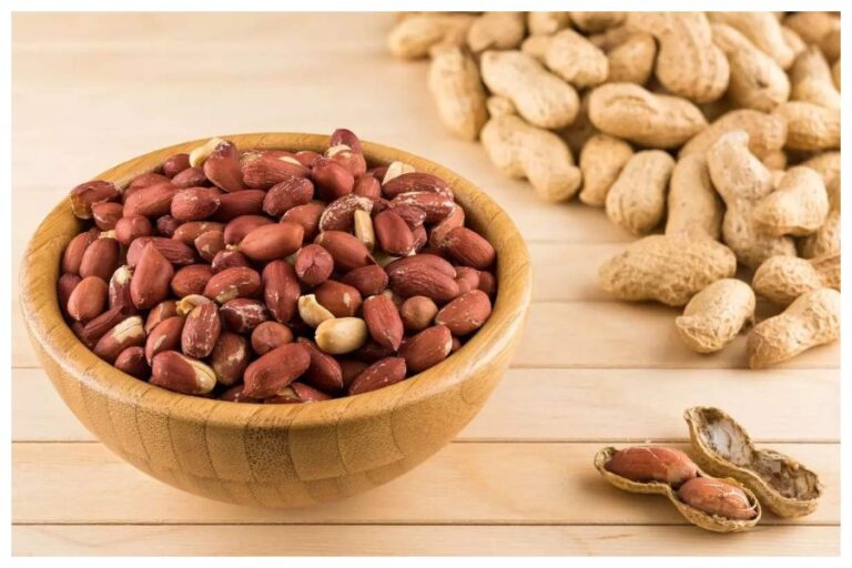 Peanuts Benefits In Winter: सर्दियों में जुकाम-खांसी से लेकर कोलेस्ट्रोल लेवल को कम करती है मूंगफली, जानें ये फायदे
