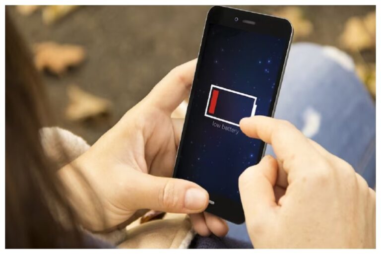 Phone Tips and Tricks: भूलकर भी न करें फोन को चार्ज करते समय ये गलतियां, छोटी सी भूल से हो जाएगा बड़ा नुकसान
