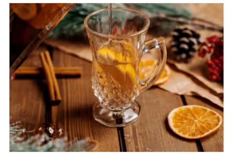 RUM Benefits In Winter: सर्दियों में रम रखेगी शरीर को अंदर से गर्म, फायदे समेत जानें इसको पीने का सही तरीका