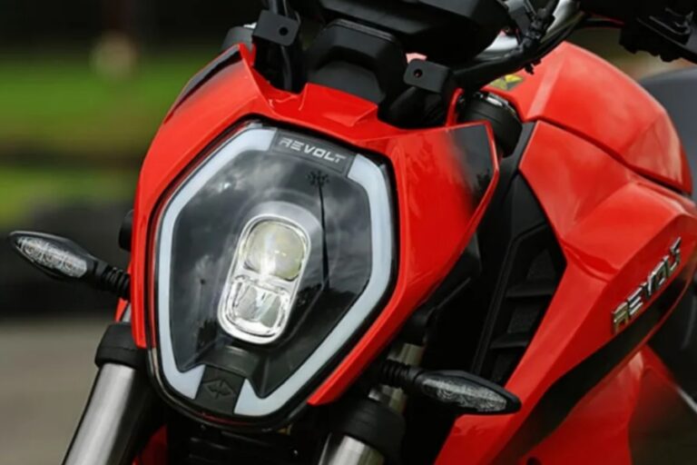 Year End Offer: Revolt RV400 Electric Bike अब ऑफर के साथ हुई बेहद सस्ती, जानिए कीमत