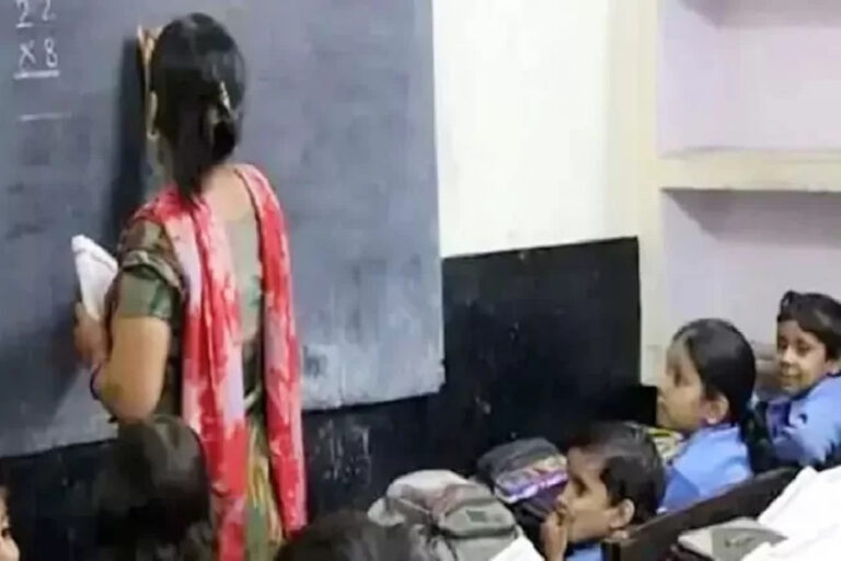 Female Teachers: महिला शिक्षकों को मिला नए साल का तोहफा, व्रत के लिए मिलेगी छुट्टी
