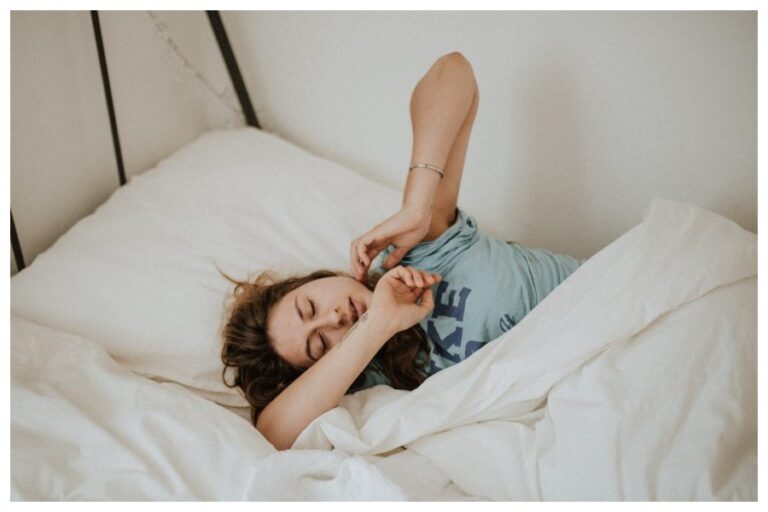 Winter Tips: सर्दियों में सुबह नहीं छोड़ पाते हैं बिस्तर? ये लाइफ टिप्स आएंगे काम