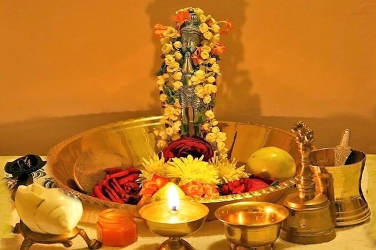 Hanuman Puja Upay: हनुमान बाहुक पाठ से दूर होगी हर समस्या, सामने रख कर पीना है पानी
