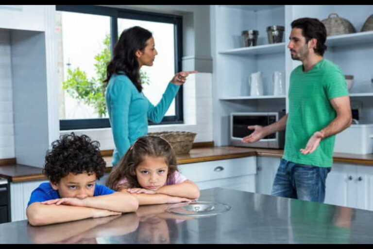 Child Parenting Tips : जिद्दी बच्चों को डील करना सीखें, उन्हें नहीं करें इरिटेट