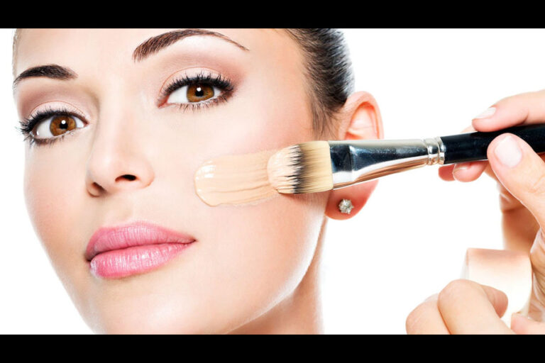 Winter Makeup Hacks: सर्दियों में फाउंडेशन में ये मिलाकर करें मेकअप, नहीं दिखेगा ड्राई फेस