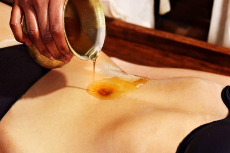 Benefits of Oil on Navel : रात को डालें नाभि में ये तेल, बाल होंगे काले और घने