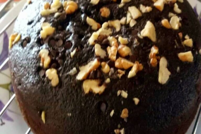 New Year Cake At Home: बिना चीनी के नए साल पर बनाएं यह खास केक