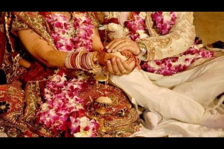 Place Of Wife At Puja: पूजा में बदला जाता है पत्नी के बैठने का स्थान, जानिए वजह