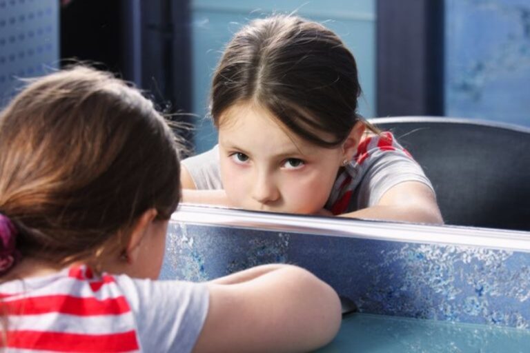 Child behaviour: जिद्दी और बिगड़ैल बच्चों की आदतें सुधारने के 6 असरदार टिप्स