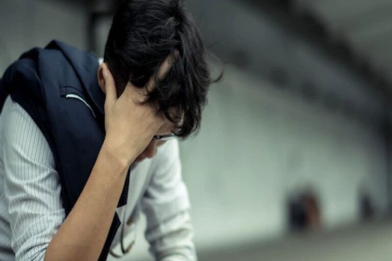 Solution of Anxiety: एंग्‍जायटी ले सकती है आपकी जान, इन टिप्स से दूर होगी चिंता