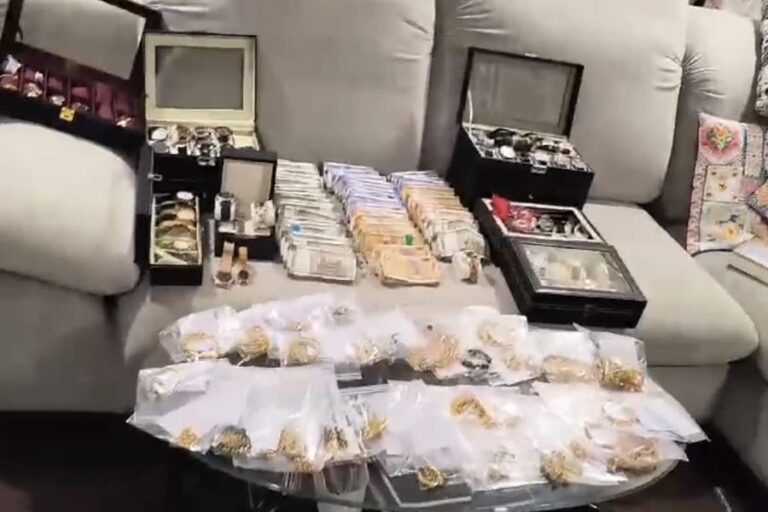 तेलंगाना अधिकारी के घर मिला ‘कुबेर’ का खजाना, छापेमारी में ₹100 करोड़ से ज्यादा की संपत्ति बरामद