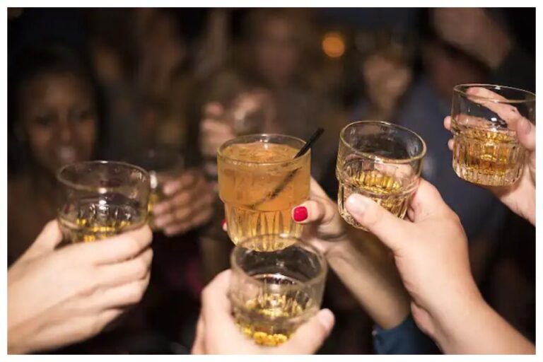 Alcohal Lovers: शॉट और पेग में क्या है फर्क, कहां से आया ये ‘पेग’ वर्ड, यहां जानें इसकी सच्चाई