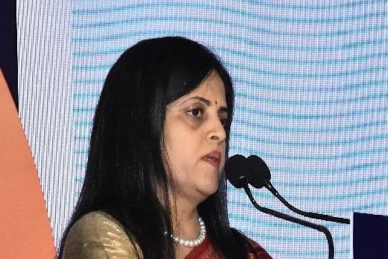 British Airways पर बरसीं IAS अधिकारी अश्विनी भिड़े, ब्रिटिश एयरलाइन को मांगनी पड़ी माफी