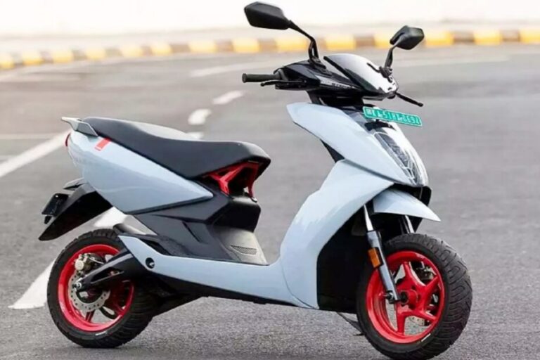 Bajaj Chetak के फाड़ू इंजन ने मचाया तूफ़ान, मिलेंगे यह फीचर्स