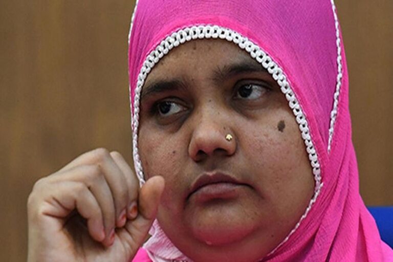 Bilkis Bano Case: क्या है बिलकिस बानो गैंगरेप मामला? SC के आदेश के बाद 11 दोषी फिर जाएंगे जेल