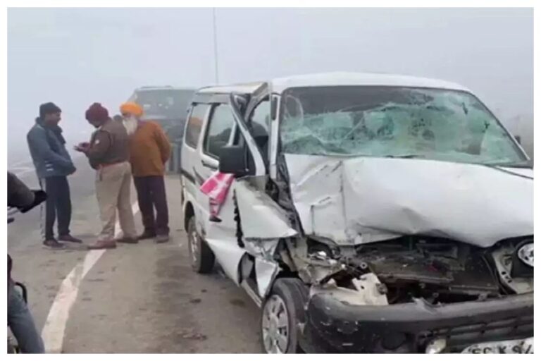 Fog Accident Alert: इस धुंधले कोहरे में अब नहीं होगा कोई रोड एक्सीडेंट, अब इस्तेमाल करें ये Fog Lights