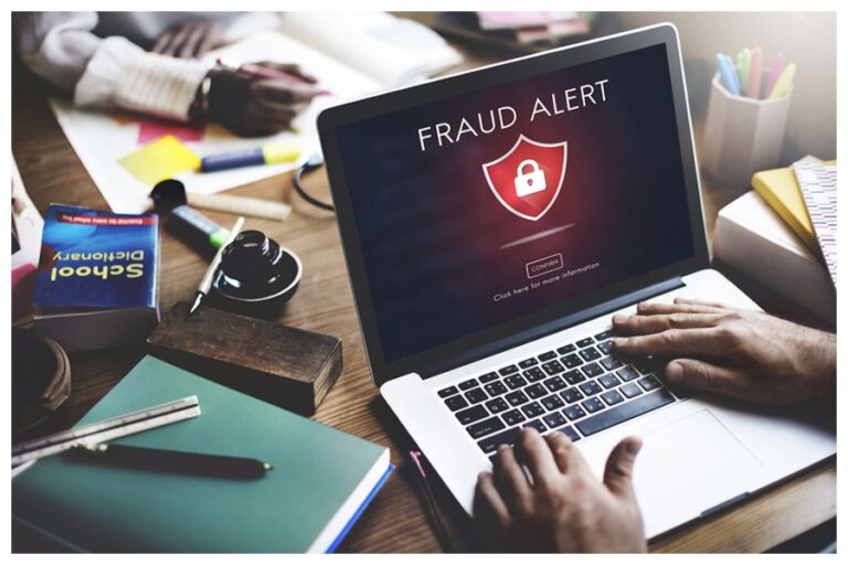 Fraud Alert Tips: अब नहीं हो पाएगें स्कैमर्स के शिकार, ऑनलाइन फ्रॉड से बचें ऐसें, सेफ्टी के लिए करें इन टिप्स को फॉलो