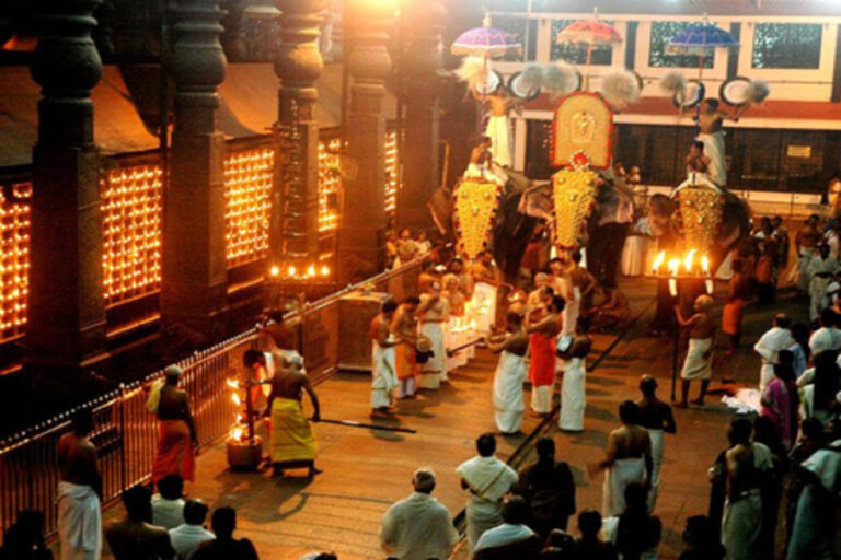 Guruvayur Temple: केरल के इस मंदिर में गर्भवती महिलाओं को नहीं मिलते बालगोपालन के दर्शन