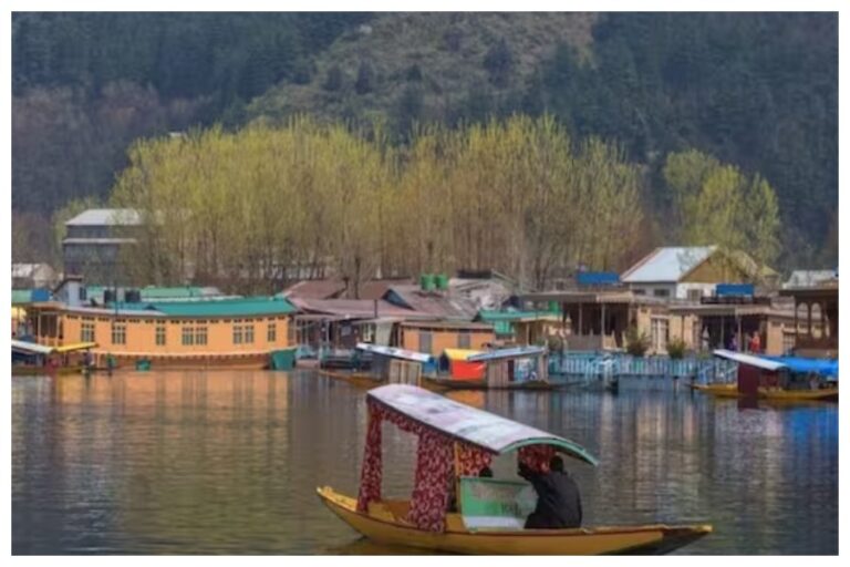 IRCTC Kashmir Tour Package: बच्चों के पेपर खत्म होते ही बनाएं कश्मीर घूमने का ये प्लान, सस्ता और लक्जरी सुविधाओं से लैस