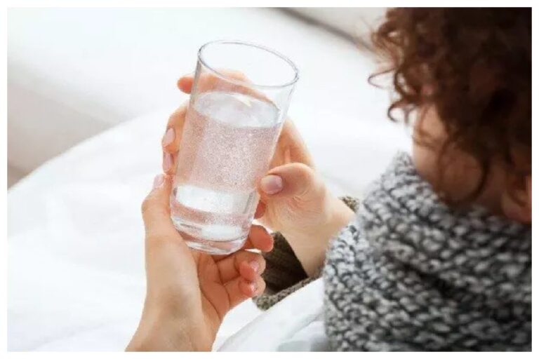 Winter Health Care: सर्दियों में गुनगुना पानी चाहिए पीना, जानें पीने का ये है सही तरीका