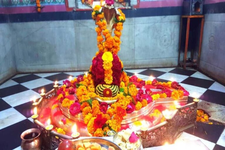 Love Marriage: इस मंदिर में साथ दर्शन करने से प्रेमी जोड़े बन जाते हैं पति-पत्नी