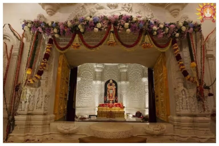 Ram Mandir Faith: रामलला ने पहना इतने किलो सोना, इन खासयितों की वजह से रामलला हैं इतने प्यारें