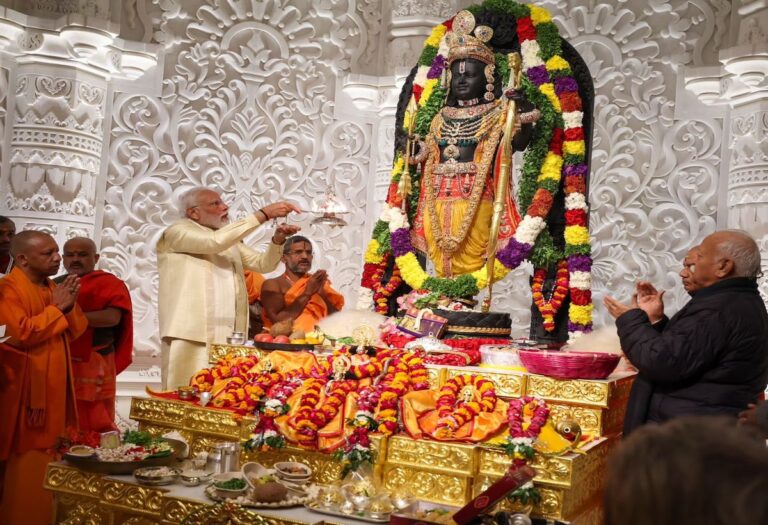 Ram Mandir: 500 वर्षों का इंतजार खत्म, राम मंदिर में विराजमान हुए राम लला