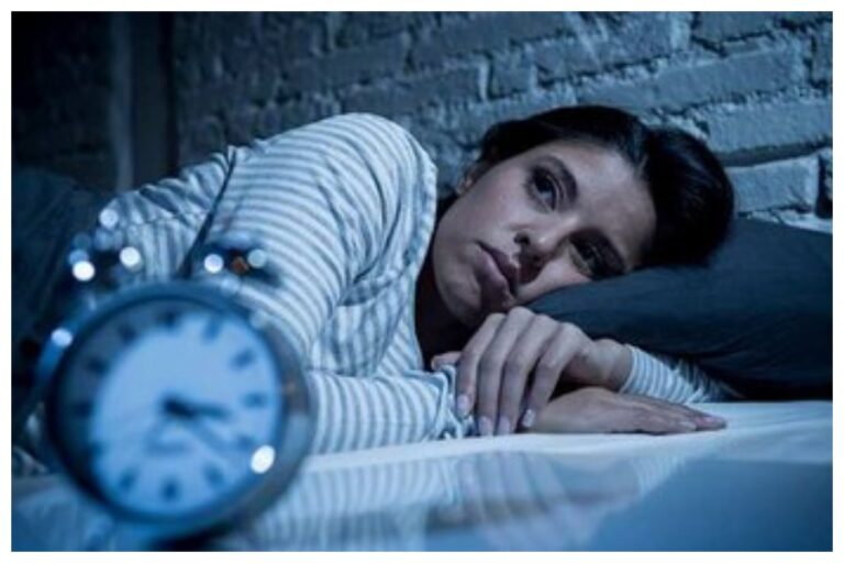 Relaxation Tips: रात को चाहकर भी नहीं आती नींद, सोने से पहले कर लें ये काम, टांग फैलाकर लेंगे साउंड स्लीप