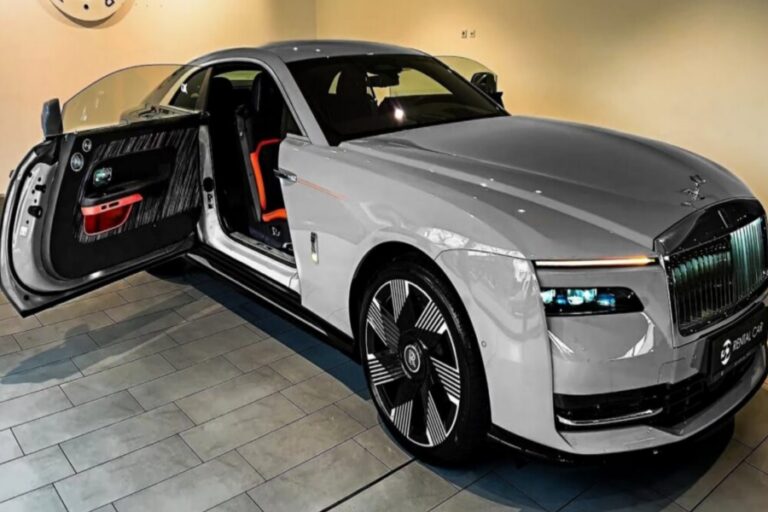 जल्द दस्तक देगी लग्जरी लुक में Rolls Royce Spectre Electric कार, मिलेगा 530km तक का रेंज