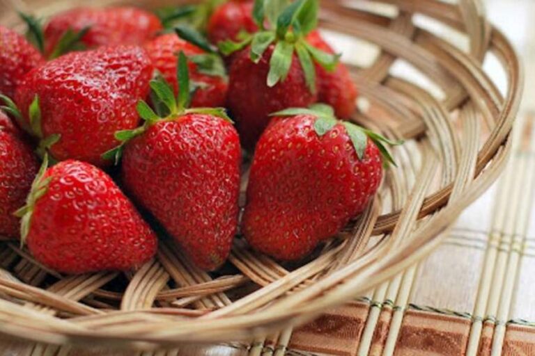 Strawberry for Acne