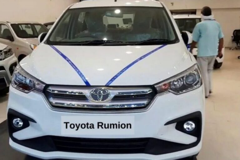 Toyota Rumion का शानदार लुक और तगड़ा इंजन बढ़ा रहा सबकी धड़कन, जानें कीमत