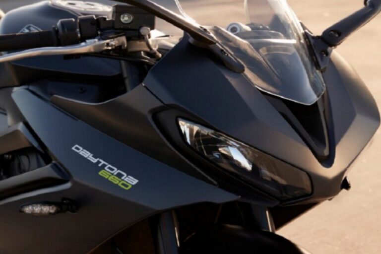 Triumph Daytona 660 का तूफानी लुक और तगड़ा ब्रेकिंग सिस्टम मचा रहा गदर, जानें कीमत