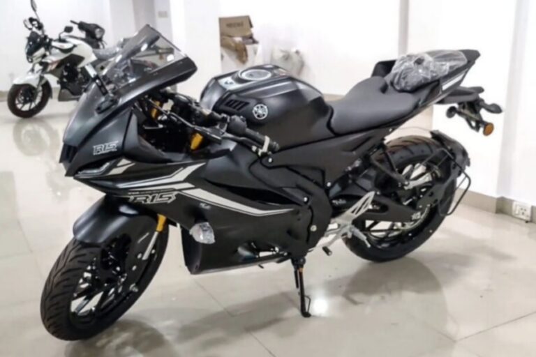 दबंग लुक के स्पोर्ट डिजाइन के साथ Yamaha R15 V4 ने मचाया गदर, जानें इंजन