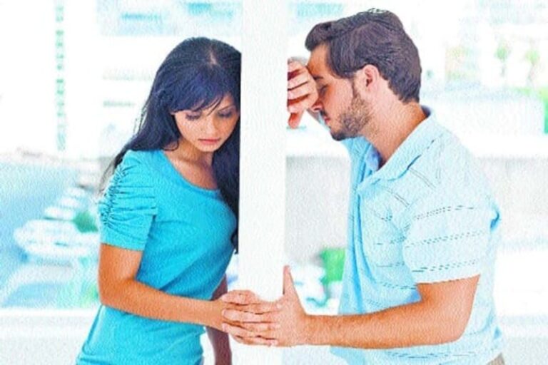 Vastu Tips: फटे कपड़े पहनने से कमजोर शुक्र रिश्तों में खत्म कर देता है प्रेम