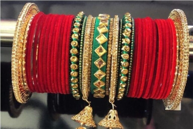 Bangles Vastu: चूड़ियों के पहनने का है यह धार्मिक और वैज्ञानिक कारण
