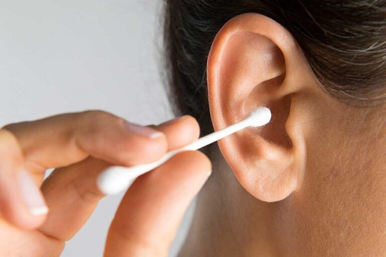 Earwax may Deafness: कान में मैल जमा होने से हो सकते हैं बहरे, ऐसे करें कान की सफाई