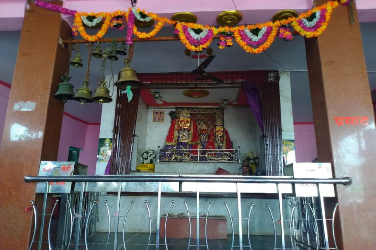 Kuleth Temple: यहां 9 साल के भक्त के साथ घर तक खिंचे चले आए थे भगवान, चढ़े मटके के हो जाते हैं 4 भाग
