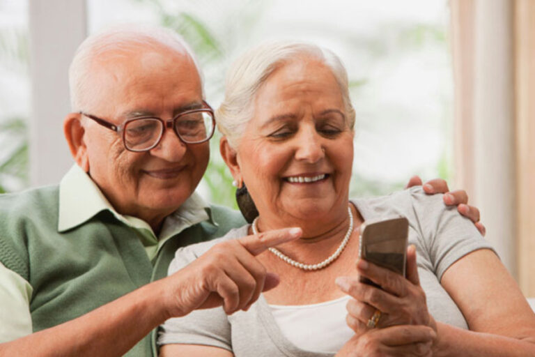 Mature Dating: क्या बढ़ती उम्र में डेटिंग सही? जानिए मैच्योर डेटिंग के टिप्स