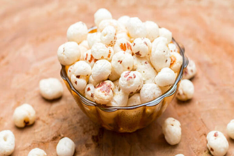 Benefits of Makhana: गर्भवती महिलाएं जरूर खाएं मखाना, हाथ-पैर में नहीं होगा दर्द