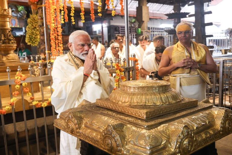 Ram Mandir: राम मंदिर के प्राण प्रतिष्ठा से पहले फर्श पर सो रहे हैं PM मोदी, पी रहे हैं सिर्फ नारियल पानी