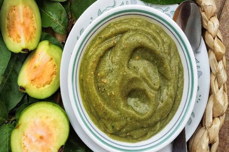 Healthy Guava Chutney: विटामिन सी से भरपूर लो कैलोरी खाने के लिए सर्दियों में बनाएं अमरूद की चटनी