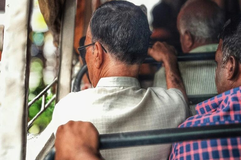 मौत से पहले बस ड्राइवर ने अपनी सूझबूझ से बचाई 60 यात्रियों की जान, अचानक आया था हार्ट अटैक